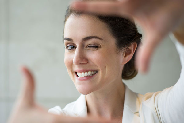 Smiling woman with healthy teeth